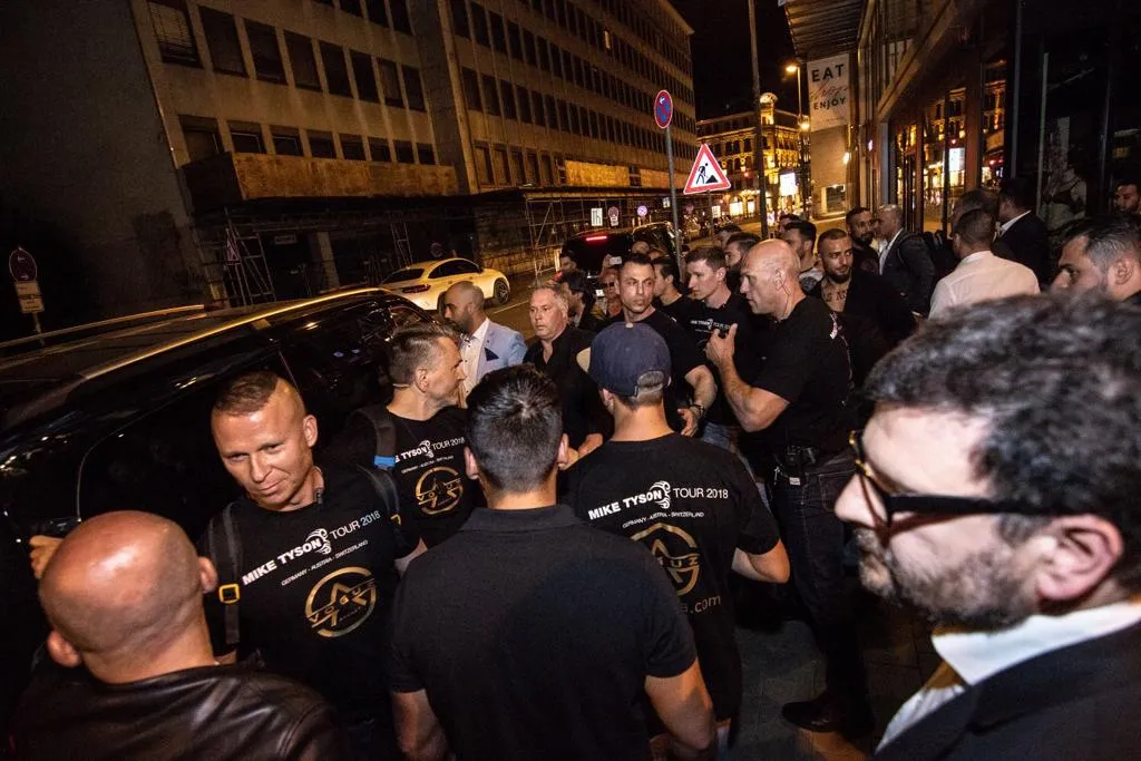 Ochranka při akci v ulicích
